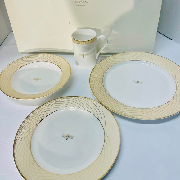 Mary Kay Golden Anniversary Bumblebee Dinnerware 1 place Set New with Open Box.. - Picture 1 of 12